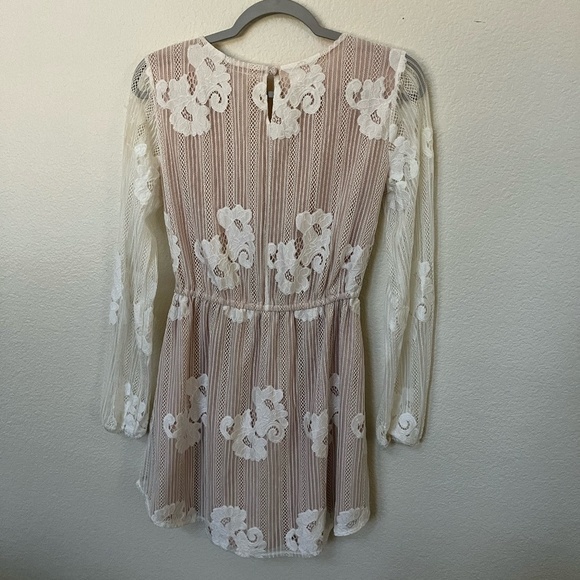 LOVERS AND FRIENDS x REVOLVE | Lace Floral Haiden Mini Dress in Ivory | Size S - Picture 6 of 13
